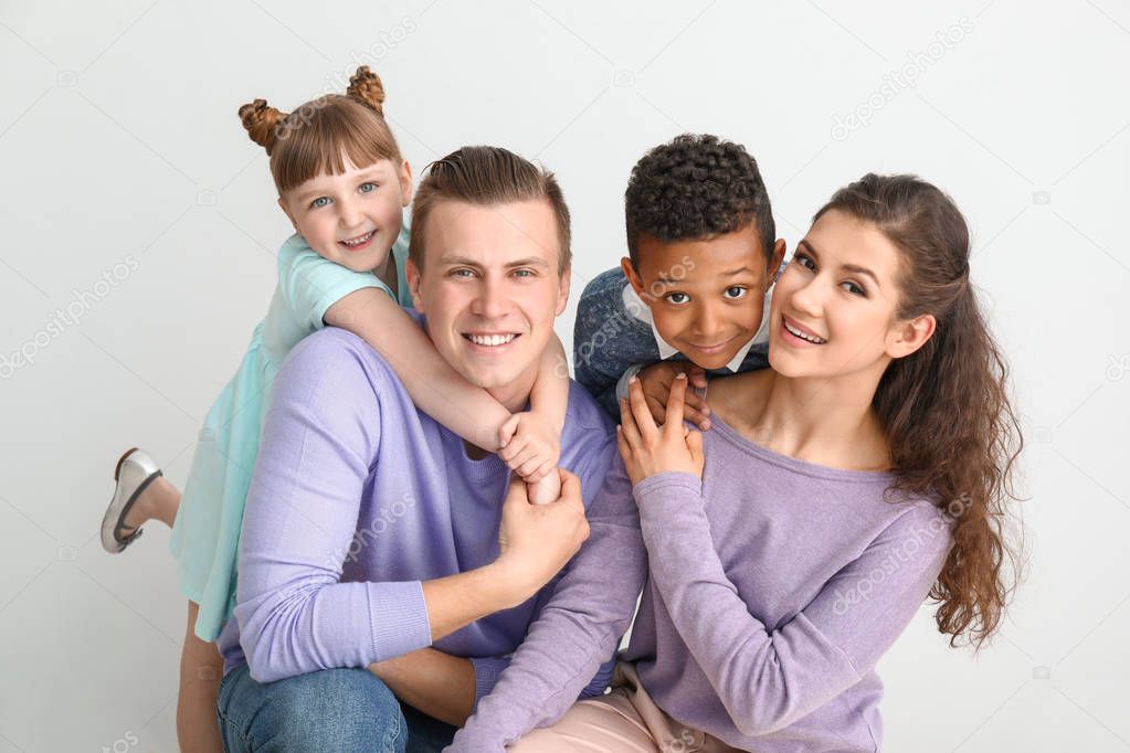 Immagine simbolica di crescita e sostegno per bambini e genitori